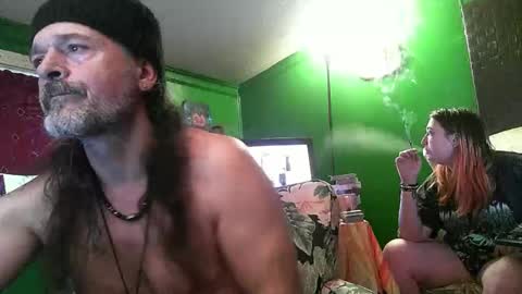 hippiedad333 online show from April 16, 9:39 pm