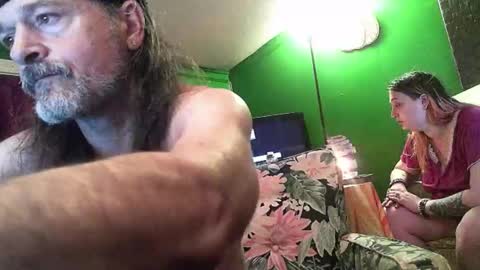 hippiedad333 online show from April 17, 9:56 am