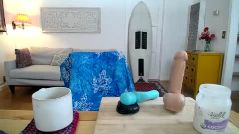 Snapshot of hippiezen chatting on June 20, 6:44 pm Hippie Jijm online show from June 20, 6:44 pm