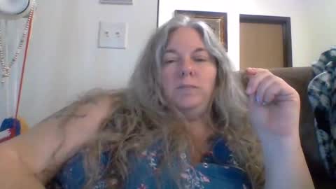 hippysnewhere online show from May 31, 11:28 pm