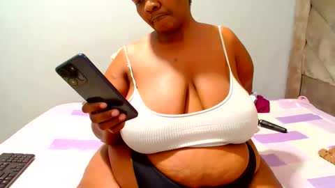 hips2sexy online show from June 5, 7:25 am