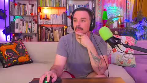 Snapshot of hipstertrashdumpsterfire chatting on June 30, 9:32 am HipsterTrash Clark one half of Task Manager online show from June 30, 9:32 am