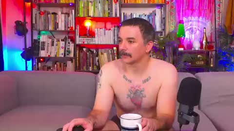 Snapshot of hipstertrashdumpsterfire chatting on July 21, 7:11 am HipsterTrash Clark one half of Task Manager online show from July 21, 7:11 am