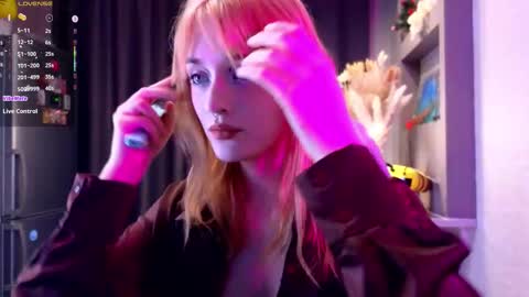 Ella online show from September 17, 5:25 pm