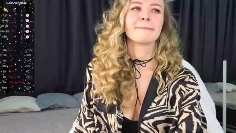 Snapshot of hloya_jons chatting on October 22, 1:06 am Ksenia online show from October 22, 1:06 am