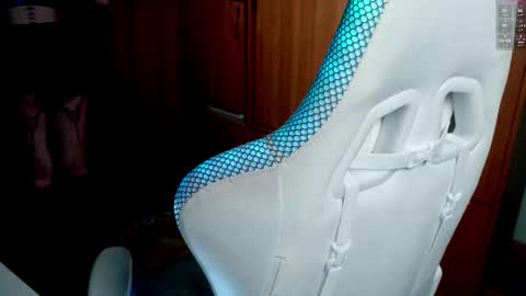 Holly online show from December 15, 7:07 pm