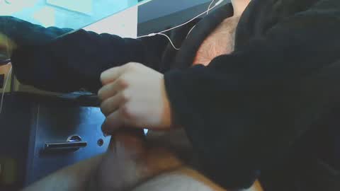 Hairy Hockey Player 92 online show from February 19, 11:49 am