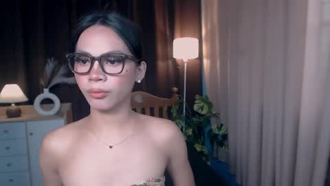 Snapshot of hoellygia chatting on March 22, 10:13 pm IM NEW HERE ITS ME GIA online show from March 22, 10:13 pm