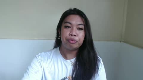 Snapshot of hoelykarina chatting on June 24, 5:17 am Karina3 online show from June 24, 5:17 am