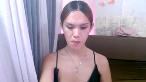 Snapshot of hoelylaylia chatting on June 9, 8:15 am Laylia3 online show from June 9, 8:15 am
