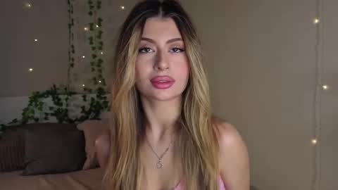 Moni Monica online show from November 2, 8:06 am