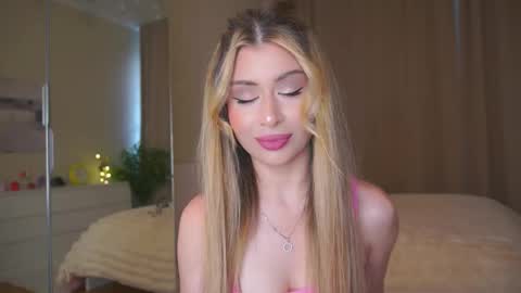 Moni Monica online show from March 26, 10:10 am