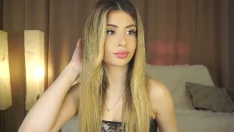 Snapshot of holayoula chatting on July 9, 8:07 am Moni Monica online show from July 9, 8:07 am