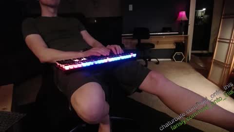 Snapshot of hold_onto_this chatting on March 9, 11:25 am Moby online show from March 9, 11:25 am