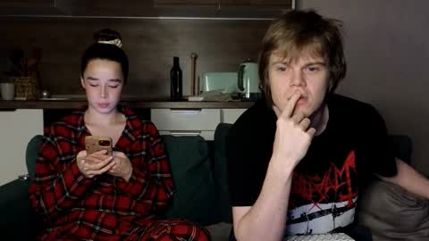 Snapshot of holdonbitch chatting on December 1, 9:53 pm Misha and Stacy online show from December 1, 9:53 pm