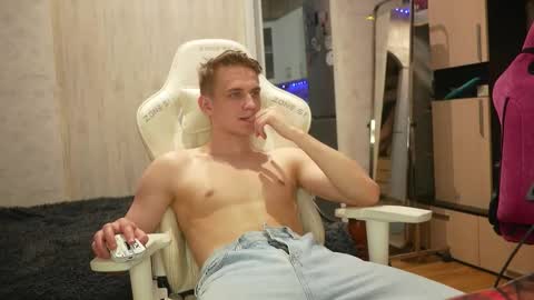 Extaz  Athrey  Howard online show from October 9, 9:13 pm