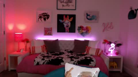 Holi Hurricane online show from January 6, 4:16 am