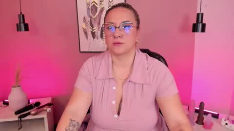 Hollie online show from October 18, 11:55 am