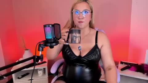 Hollie online show from January 6, 1:15 pm