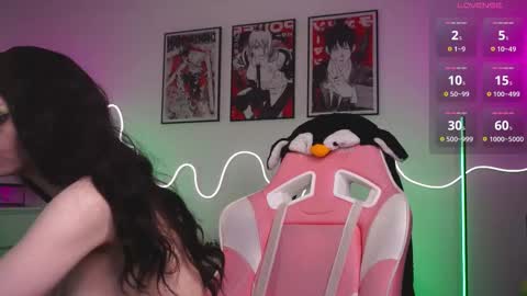 Snapshot of holliwould_ chatting on February 22, 12:05 am Holli online show from February 22, 12:05 am