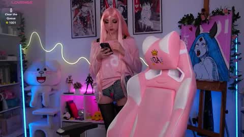 Snapshot of holliwould_ chatting on September 12, 5:57 pm Holli online show from September 12, 5:57 pm