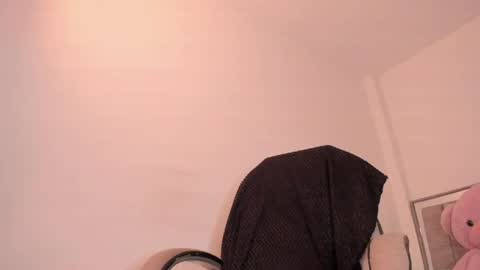 holly_16 online show from May 9, 10:48 pm