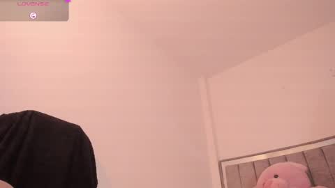 holly_16 online show from May 15, 9:11 pm