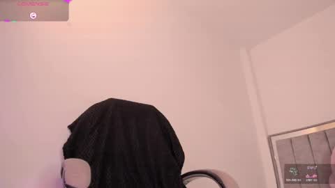 holly_16 online show from May 25, 11:00 pm