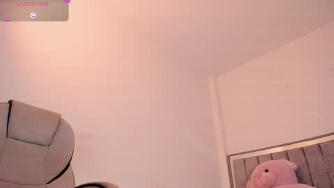 holly_16 online show from June 7, 11:41 pm