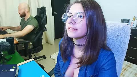 Holly and Honey online show from February 4, 9:52 pm