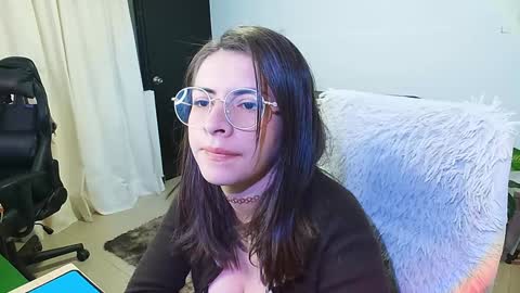 Holly and Honey online show from February 5, 10:01 pm