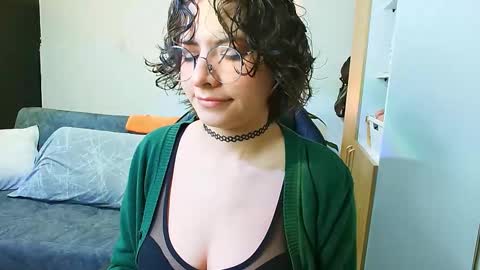 Holly and Honey online show from September 19, 9:15 pm