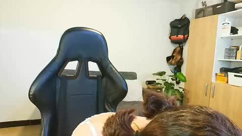 Holly and Honey online show from October 26, 9:31 pm