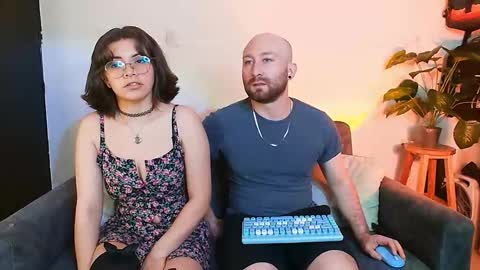 Holly and Honey online show from November 6, 9:15 pm