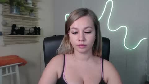 Holly online show from December 6, 4:58 am