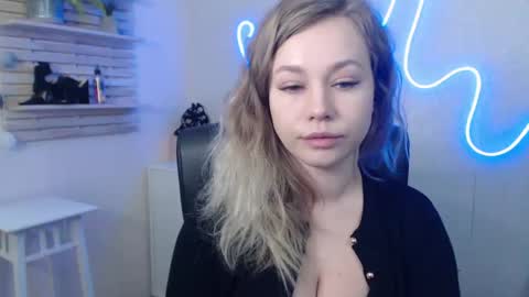 Holly online show from January 14, 3:22 am