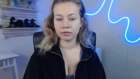 Holly online show from February 13, 2:12 am