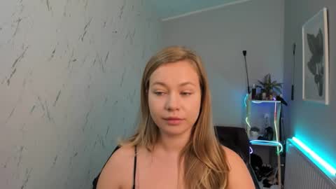 Holly online show from September 17, 6:09 pm