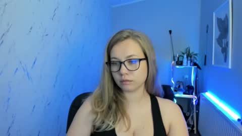 Holly online show from September 22, 5:15 pm