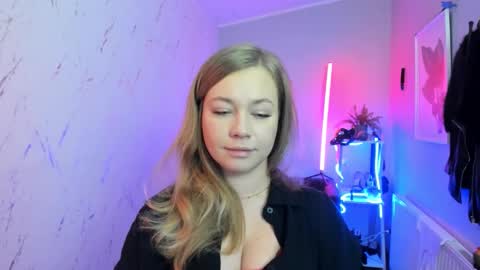 Holly online show from November 13, 6:40 pm