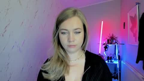 Holly online show from November 18, 8:46 pm