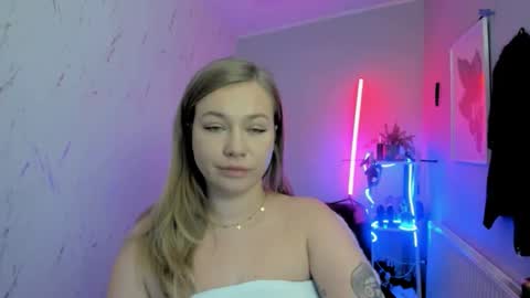 Holly online show from November 19, 7:58 pm