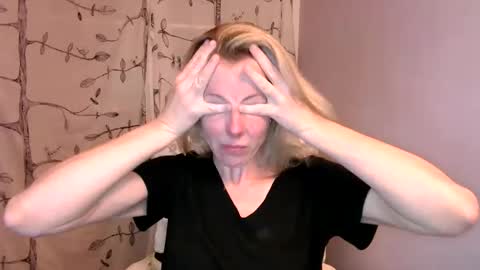 holly_bourbon online show from June 10, 2:23 am
