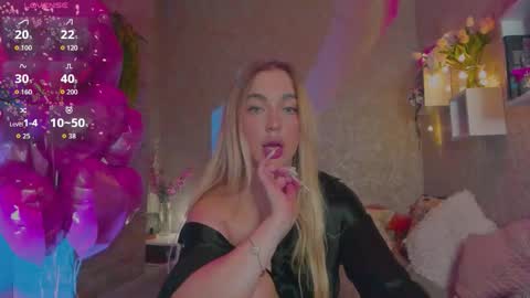 holly_molly8 online show from March 27, 6:40 pm