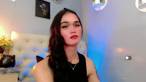 Snapshot of holly_sunshine69 chatting on December 20, 1:25 am Apple online show from December 20, 1:25 am