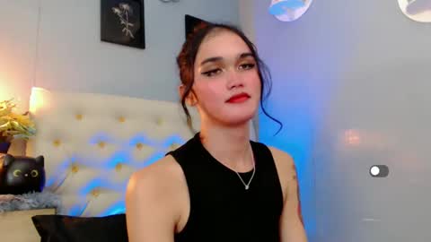 Snapshot of holly_sunshine69 chatting on December 20, 4:31 am Apple online show from December 20, 4:31 am