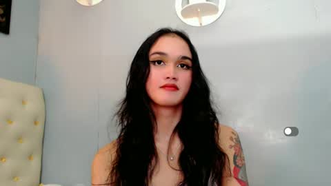 Snapshot of holly_sunshine69 chatting on December 26, 9:55 am Apple online show from December 26, 9:55 am