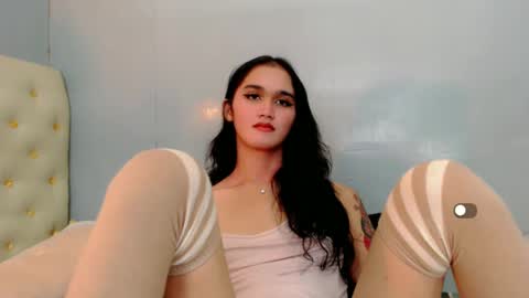 Snapshot of holly_sunshine69 chatting on December 26, 1:10 pm Apple online show from December 26, 1:10 pm