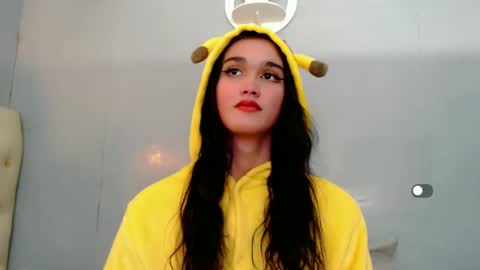 Snapshot of holly_sunshine69 chatting on December 29, 9:17 am Apple online show from December 29, 9:17 am