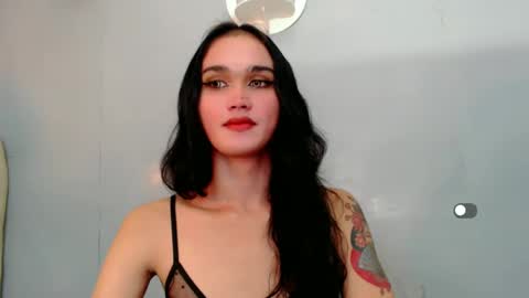 Snapshot of holly_sunshine69 chatting on January 12, 9:30 am Apple online show from January 12, 9:30 am